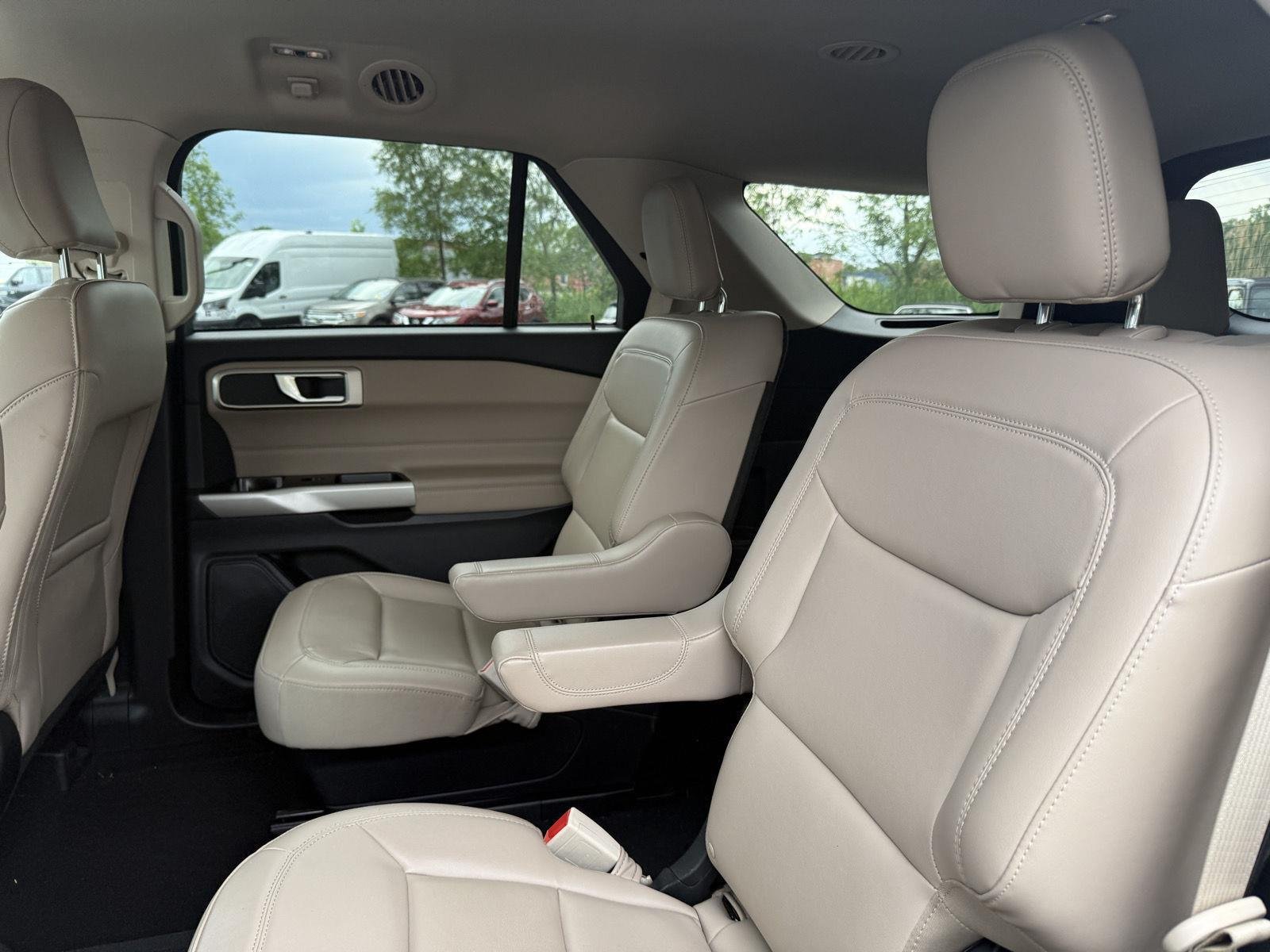 Used 2023 Star White Metallic Tri-Coat Ford XLT image 9