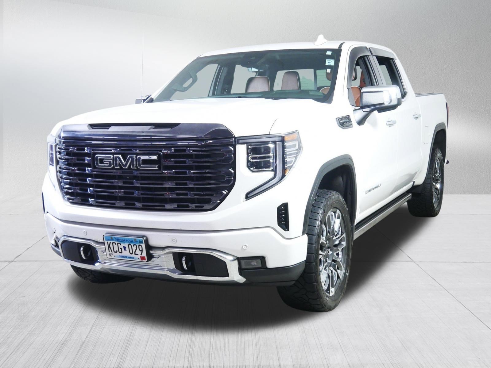 Used 2023 White Frost Tricoat GMC Denali Ultimate image 3