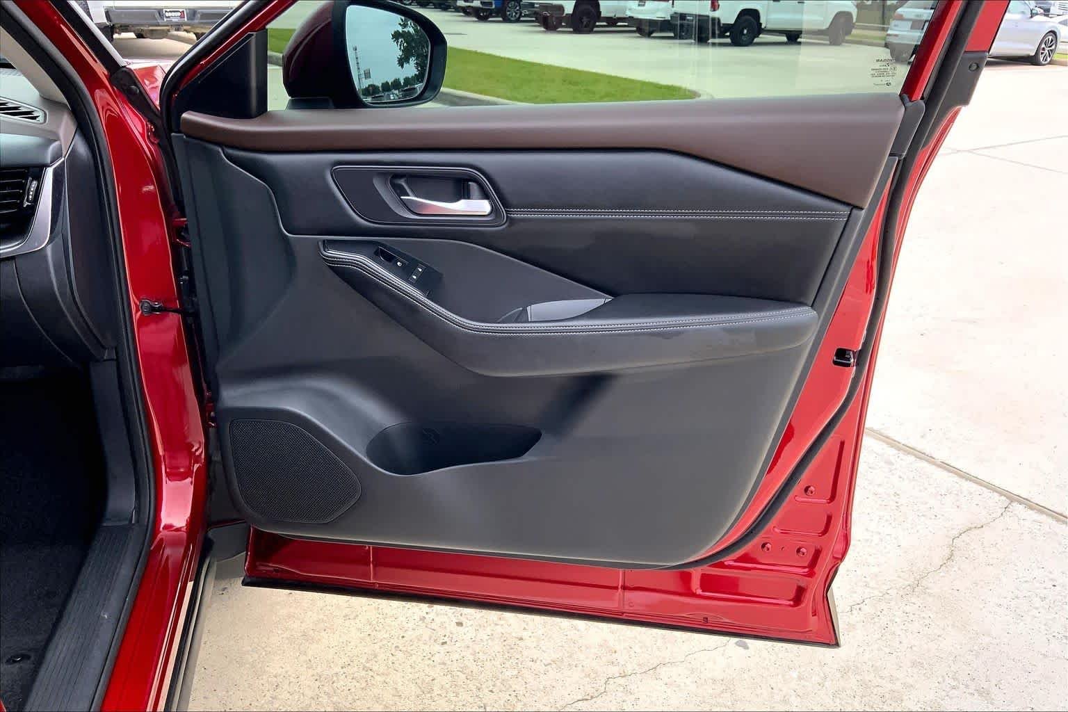 Used 2022 Scarlet Ember Tintcoat Nissan SV image 23