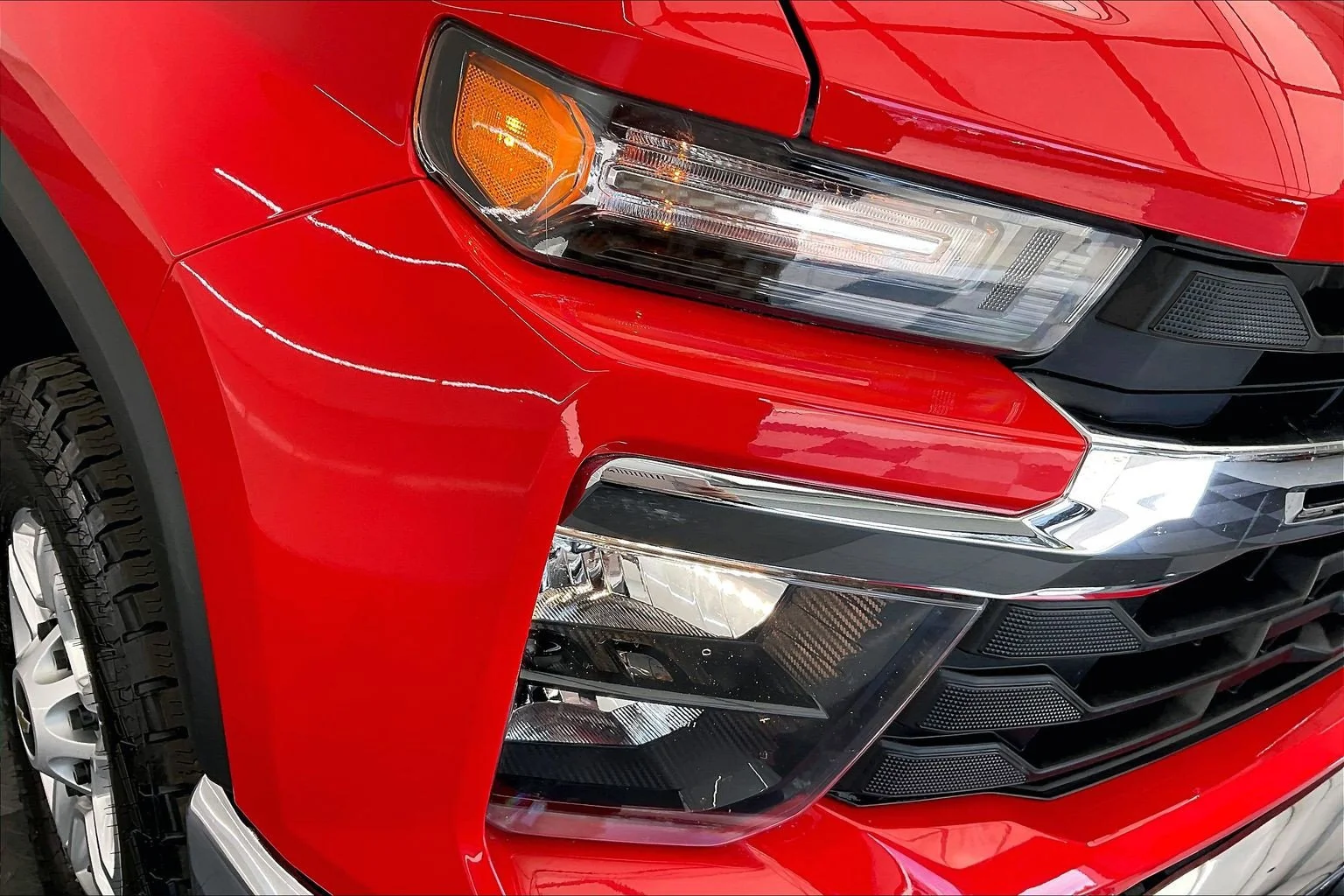 Used 2025 Red Hot Chevrolet LT image 28