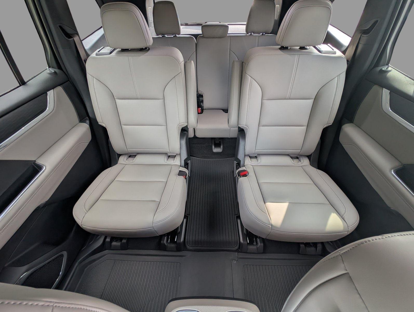 New 2026 Glacier White Tricoat GMC Elevation image 33