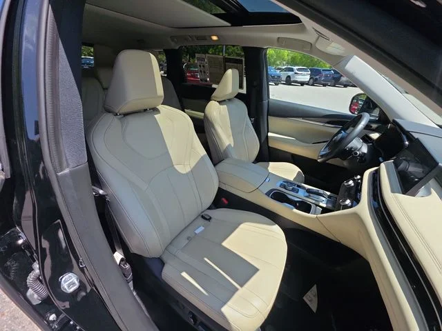 Used 2022 Black INFINITI LUXE image 27