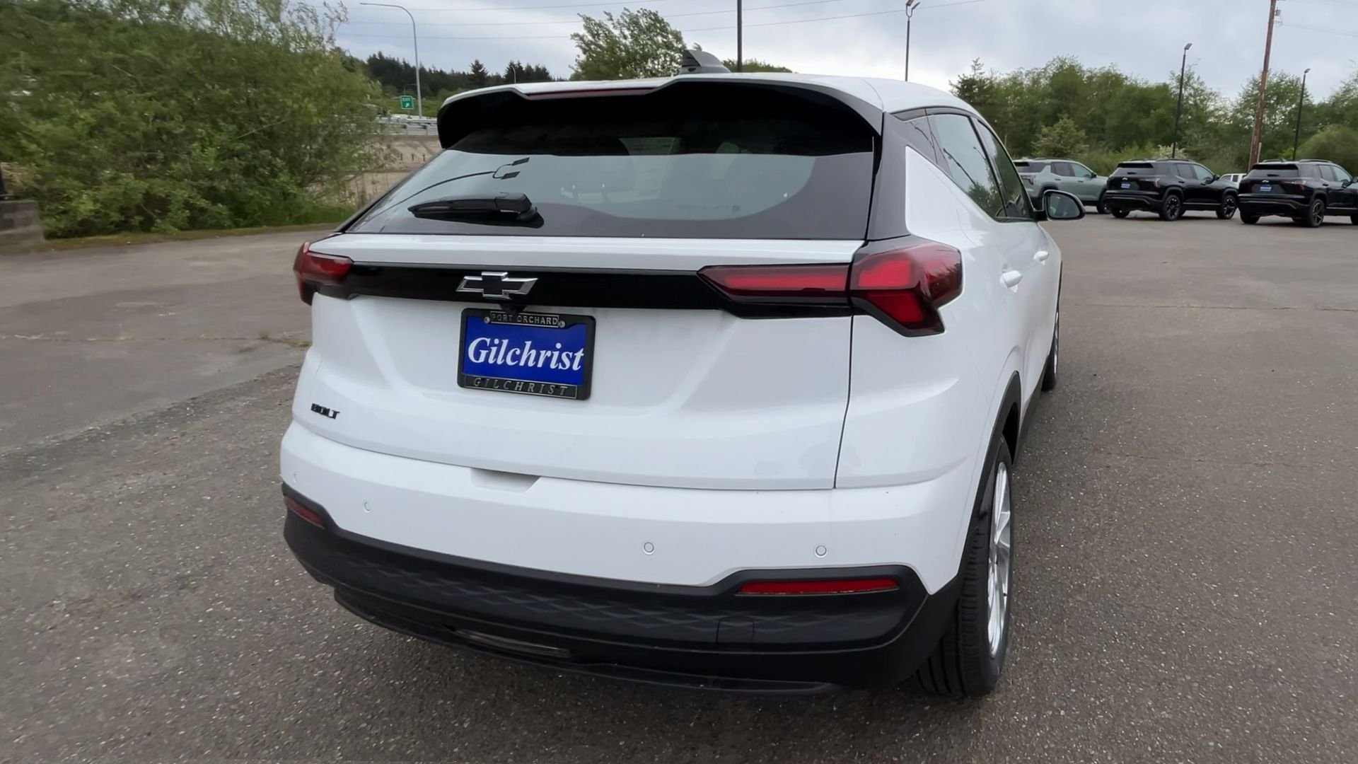 New 2027 Summit White Chevrolet LT image 7