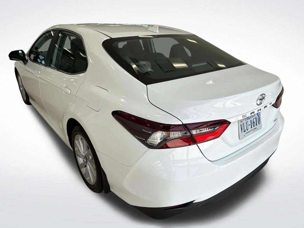 Used 2022 Wind Chill Pearl Toyota LE image 4