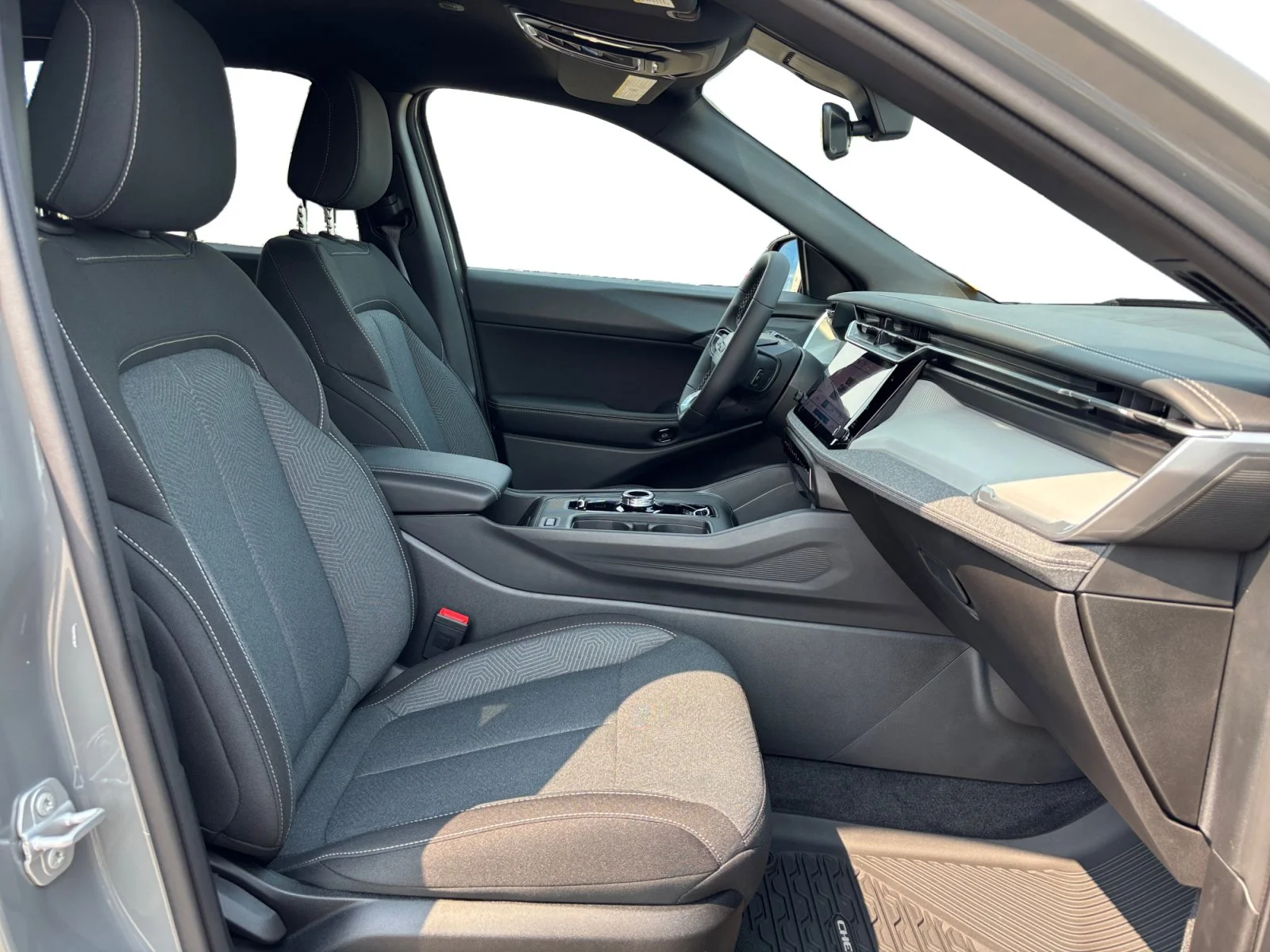 New 2026 STING-GREY Jeep Laredo image 17