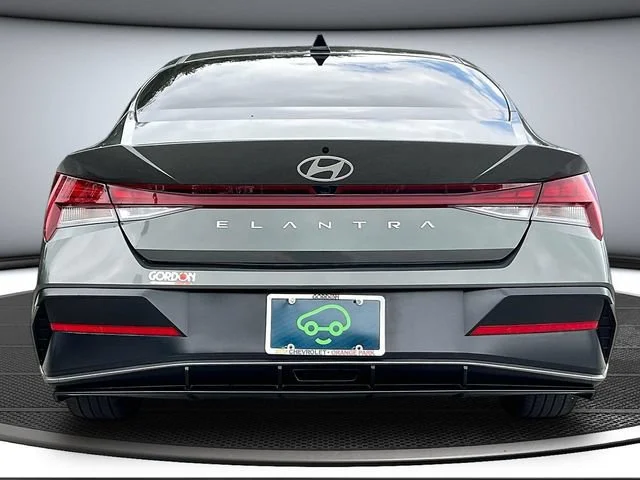 Used 2025 Gray Hyundai SEL Convenience image 6