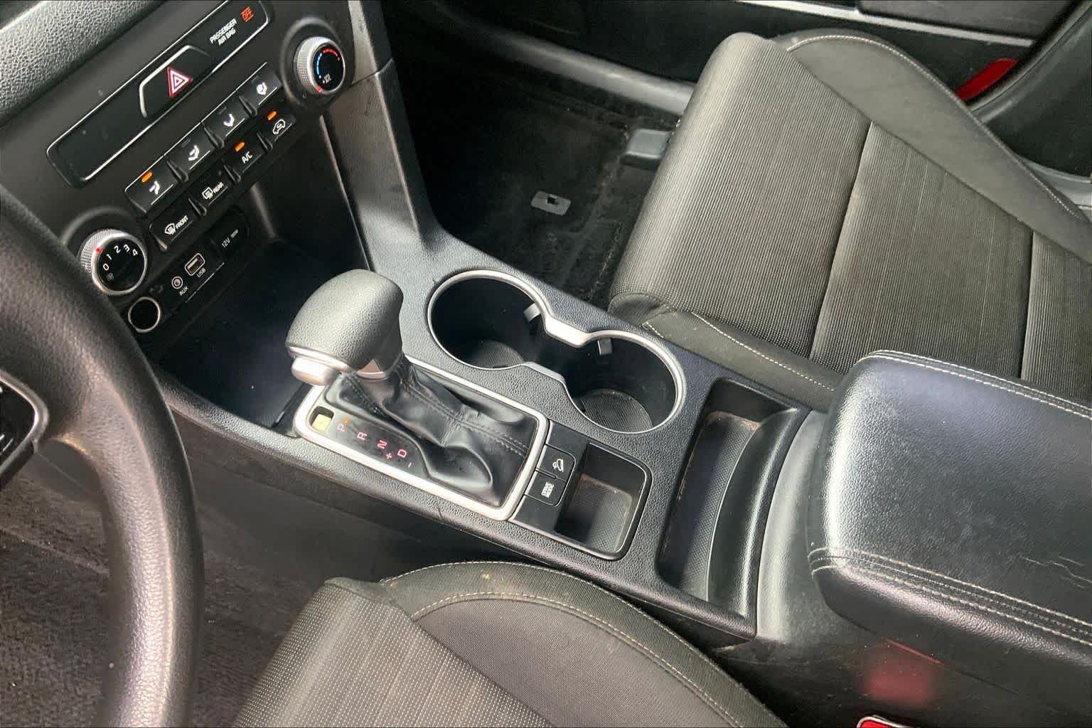Used 2018 Sparkling Silver Kia LX image 17
