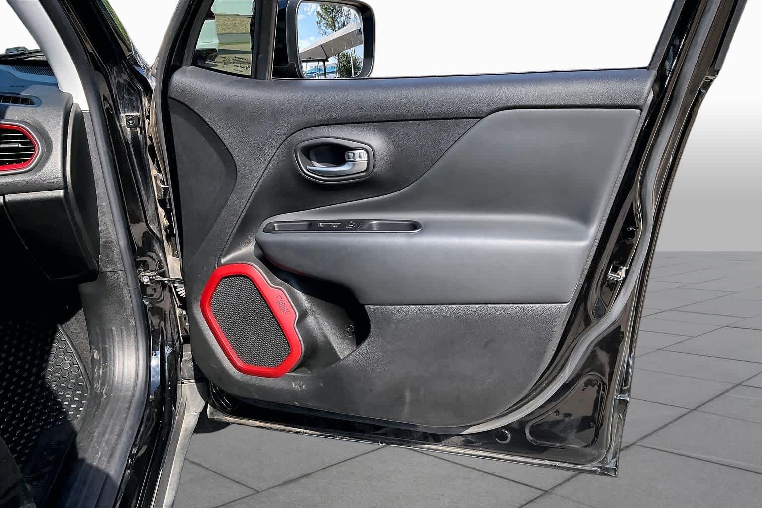 Certified Used 2022 BLACK CLEAR COAT Jeep Trailhawk image 22
