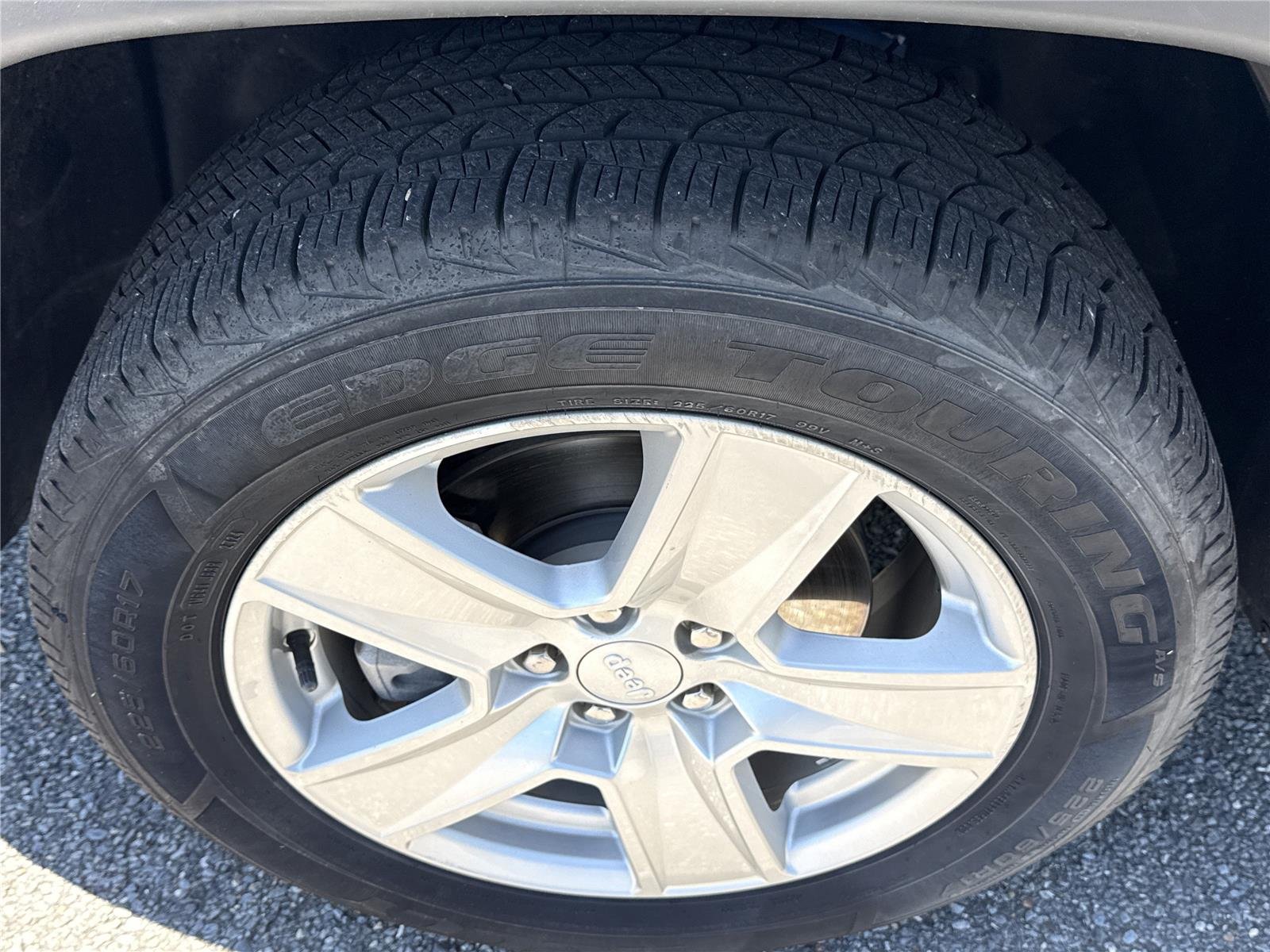Used 2022 Laser Blue Pearlcoat Jeep Latitude image 9