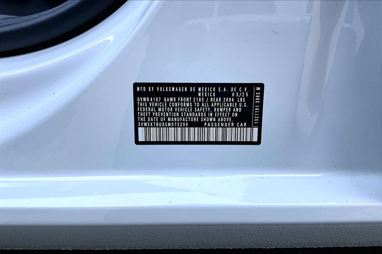 Used 2025 Opal White Pearl Volkswagen SE image 34