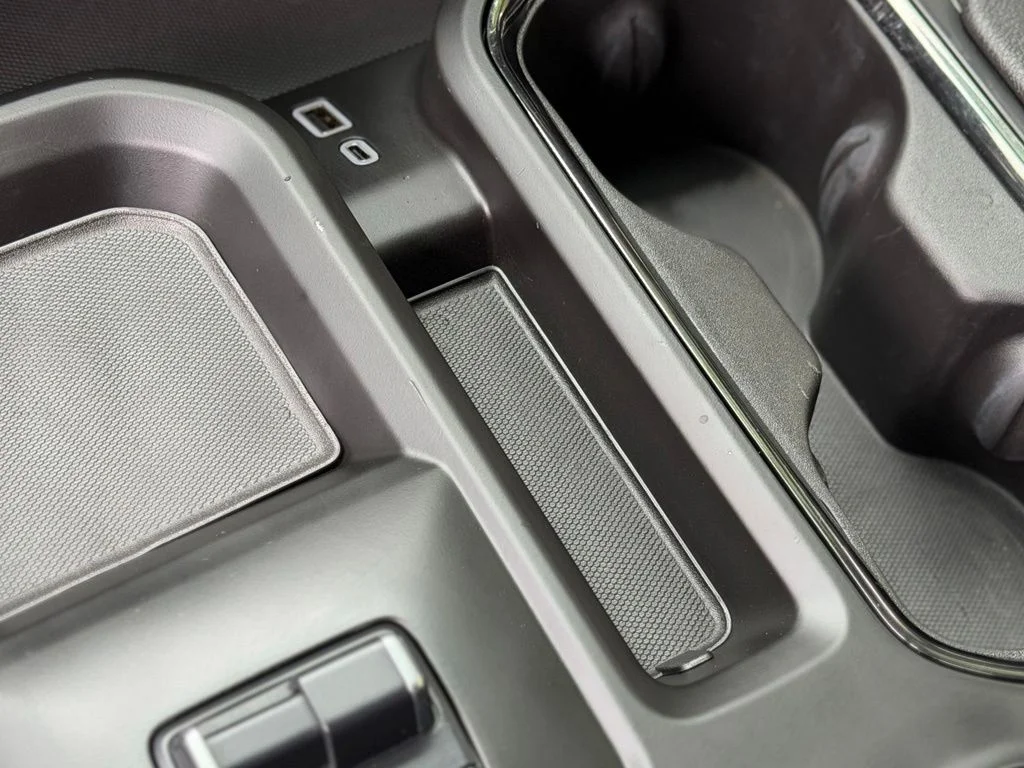 Used 2025 Silver GMC Denali image 22