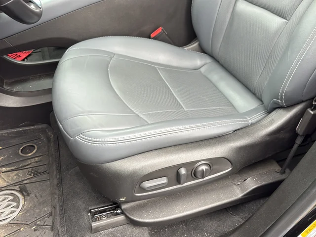 Used 2023 Black Buick Essence image 18