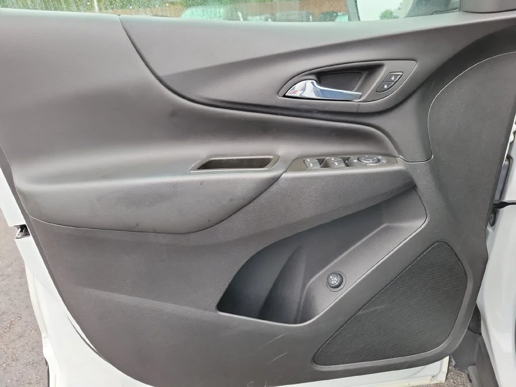 Used 2024 Summit White Chevrolet LT image 25