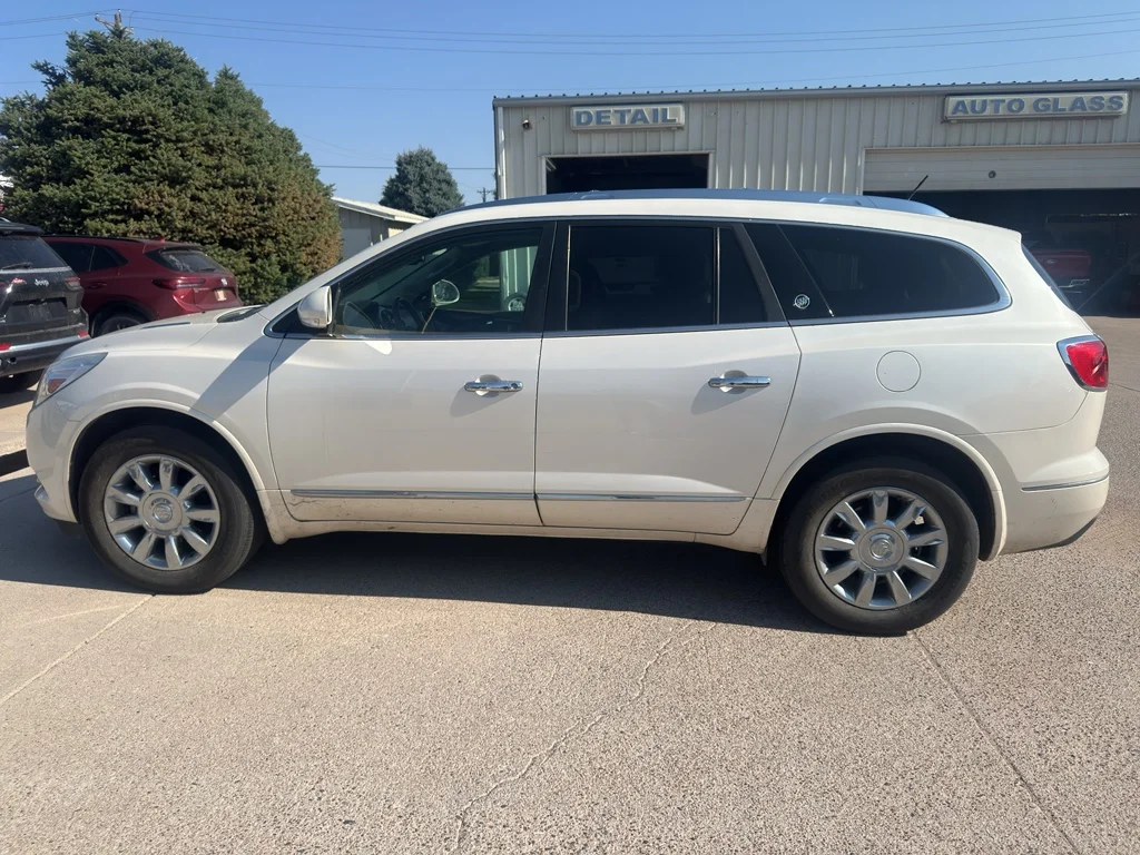Used 2013  Buick Leather image 1