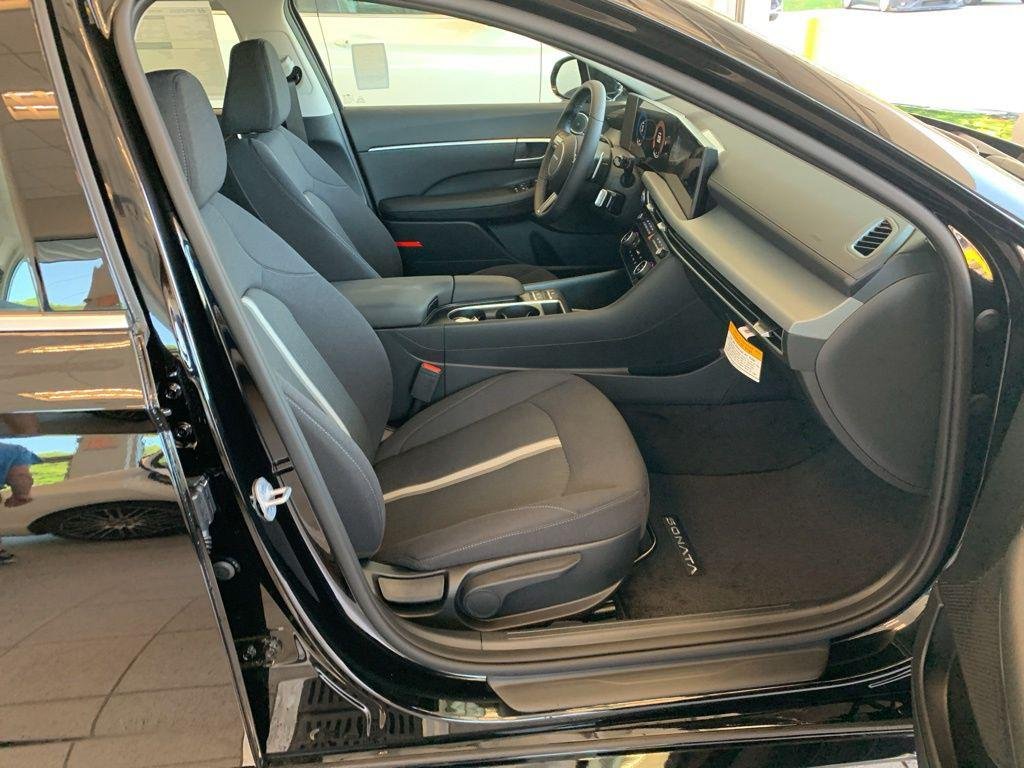 New 2026 Black Hyundai SEL Sport image 18