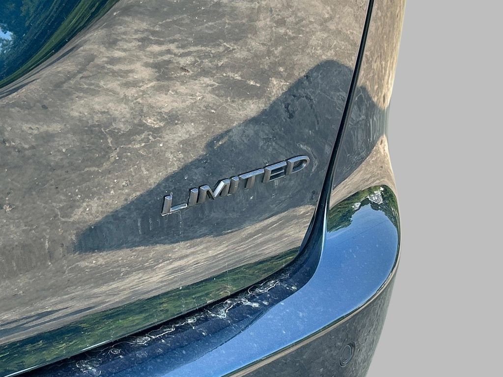 Used 2025 Blue Chrysler Limited image 14