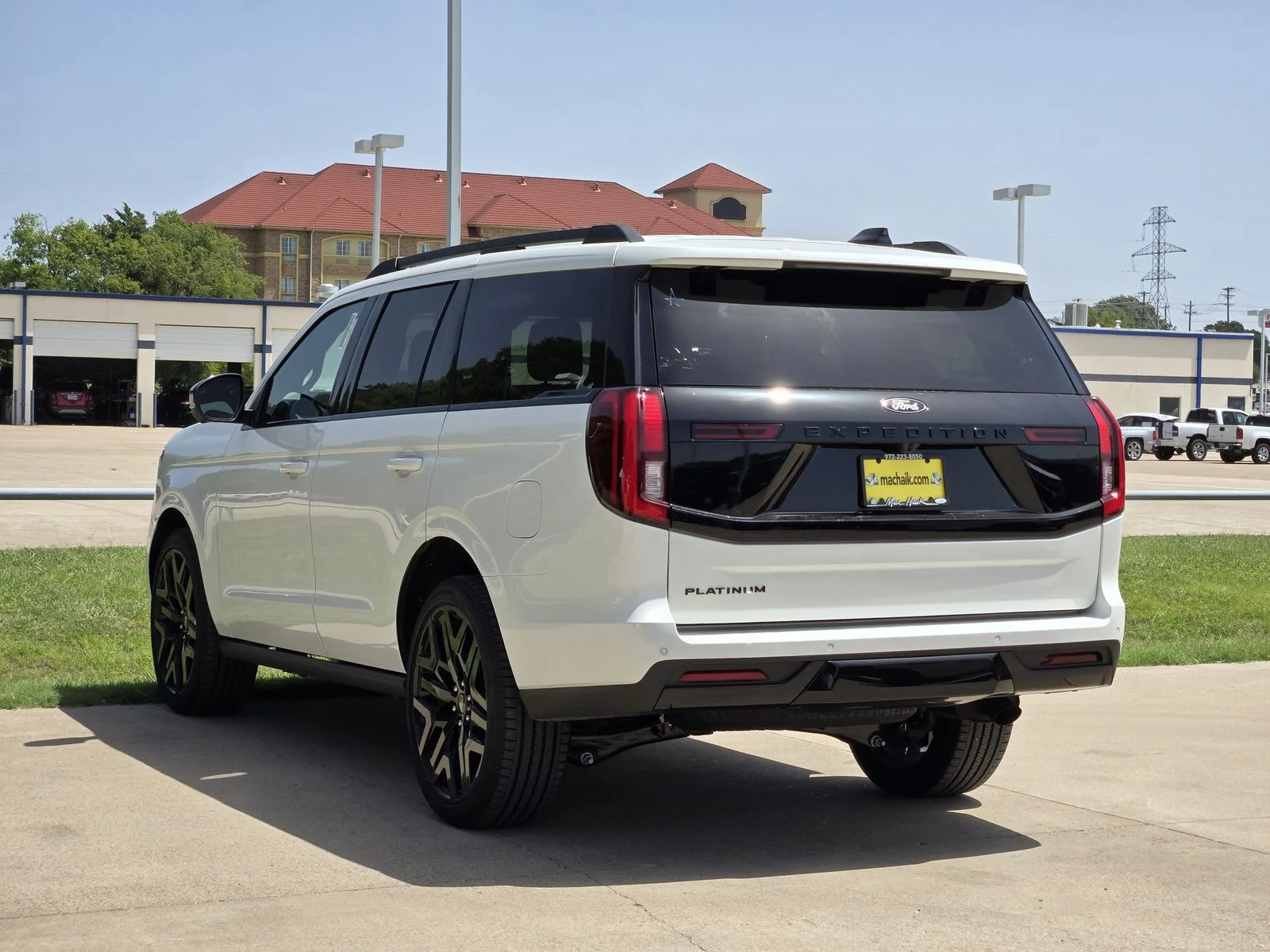 New 2026 Star White Metallic Tri-Coat Ford Platinum® image 3