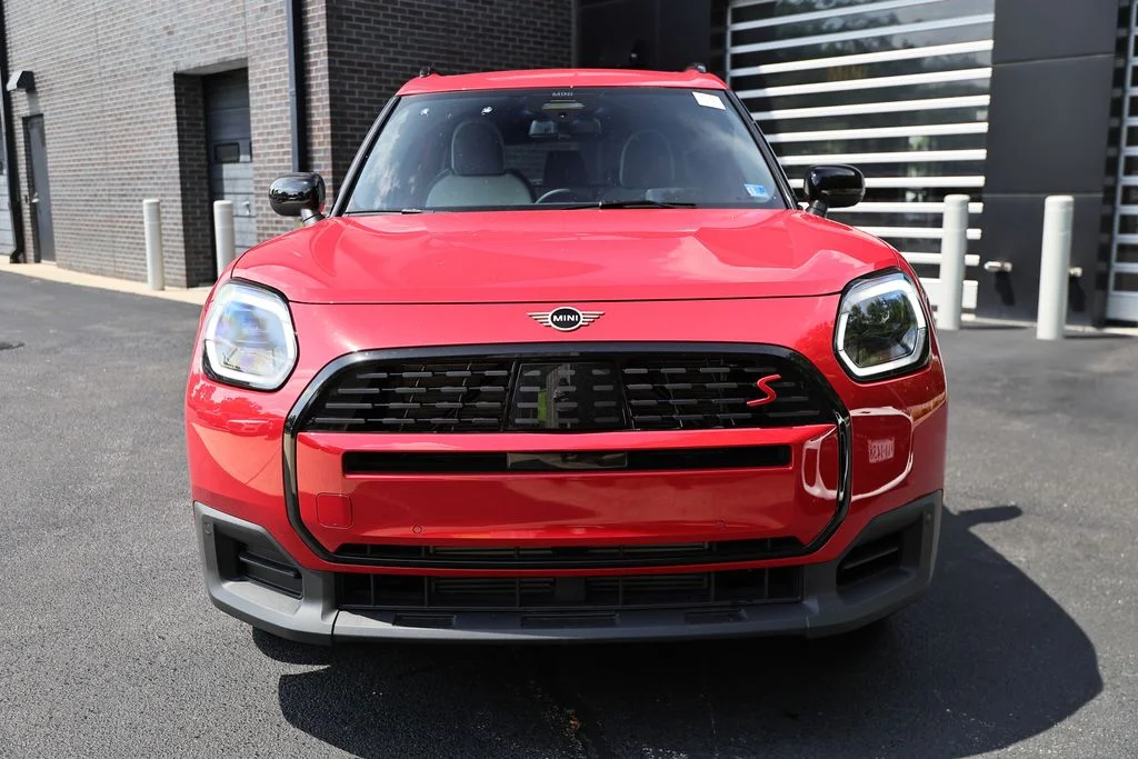 New 2027 Chili Red MINI Signature Plus image 12