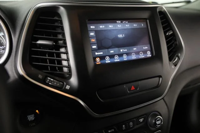 Used 2019 Black Jeep Latitude Plus image 9