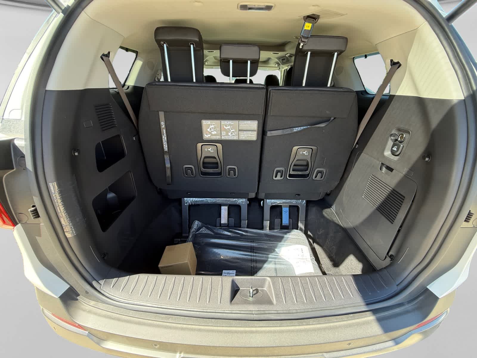 New 2026 Snow White Pearl Kia SX Prestige image 23