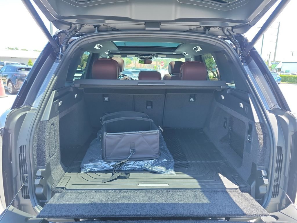 New 2026 Eiger Grey LAND ROVER SE image 11