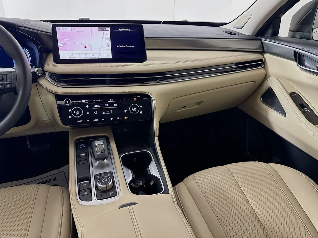 Certified Used 2025 Majestic INFINITI LUXE image 32
