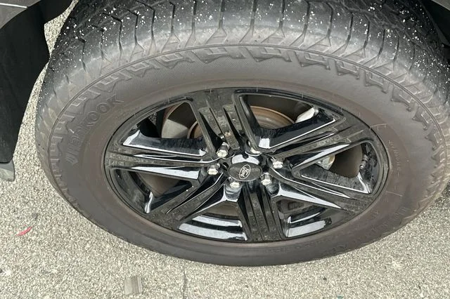 Used 2020 Black Ford XLT image 3