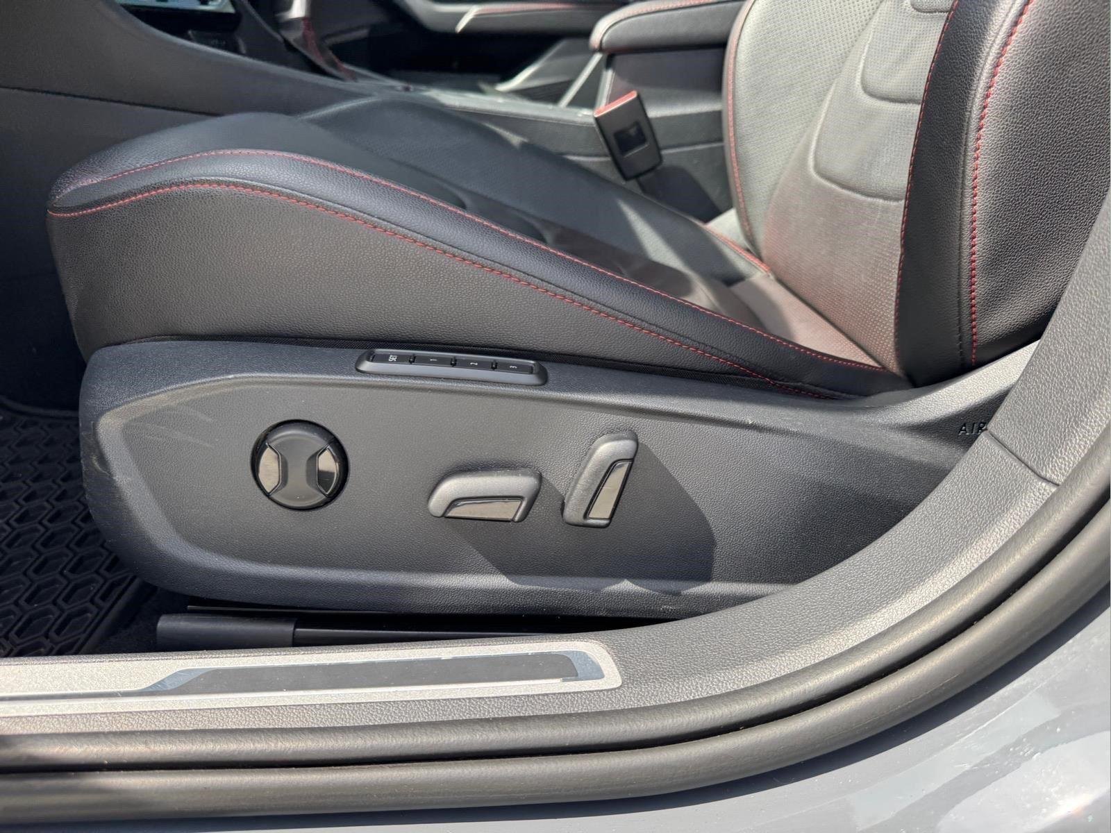 Used 2022 Pure Gray w/Black Roof Volkswagen Autobahn image 18