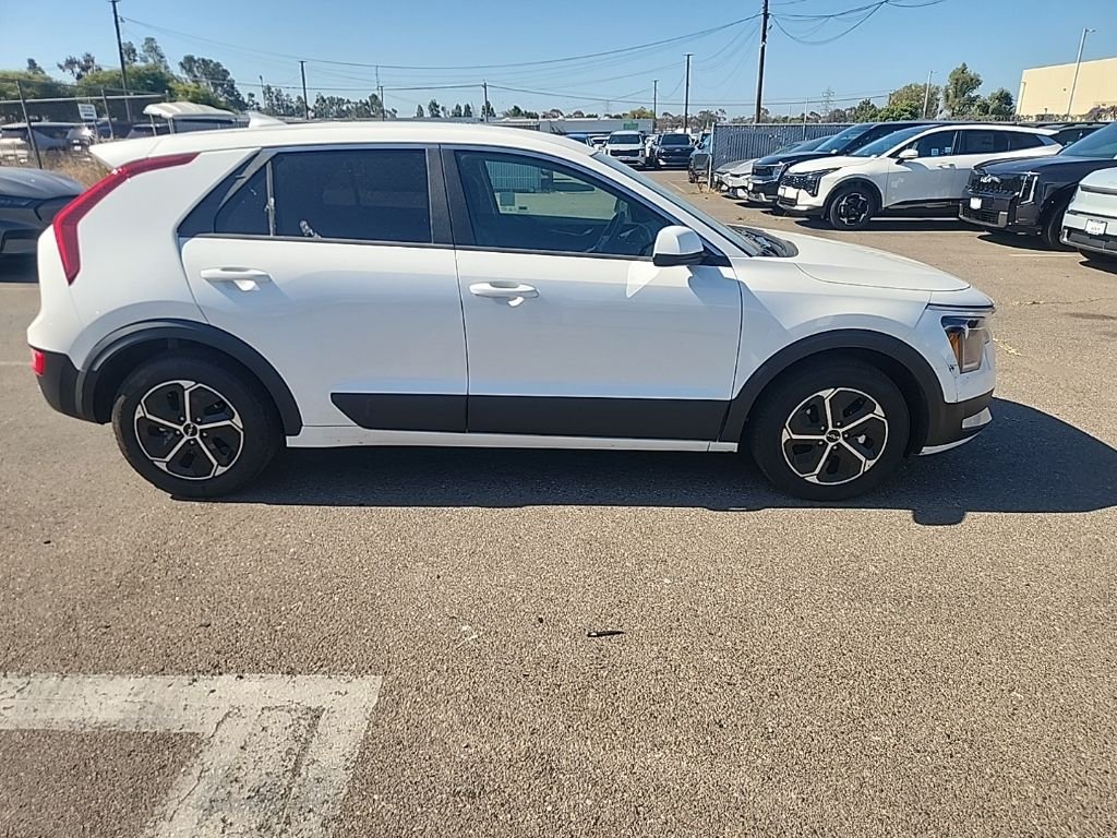 Used 2025 White Kia LX image 17