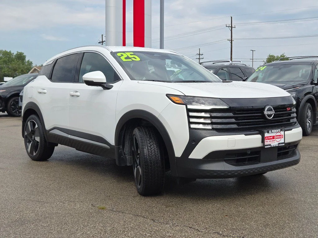 Used 2025 White Nissan SR image 3