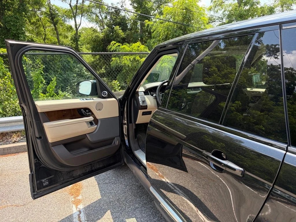 Used 2021 Black Land Rover Westminster image 10