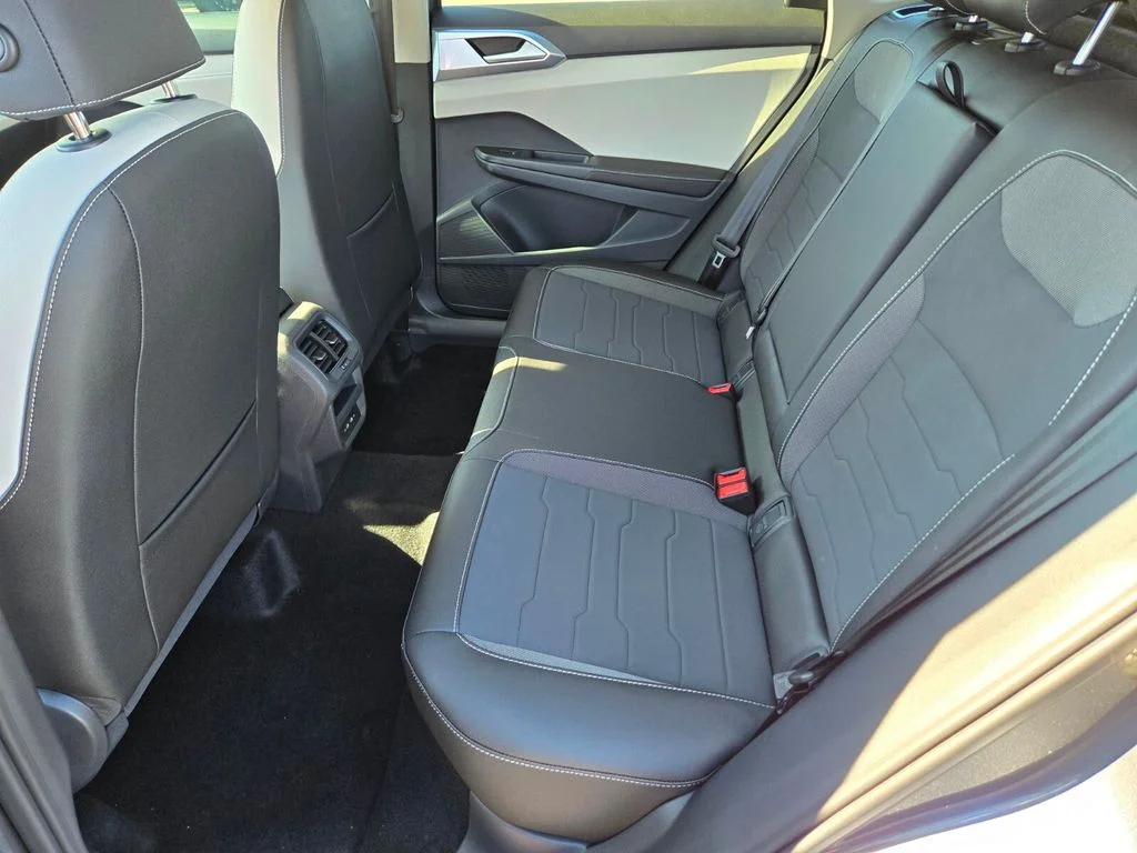 New 2026 Silver Volkswagen 1.5T SE image 7