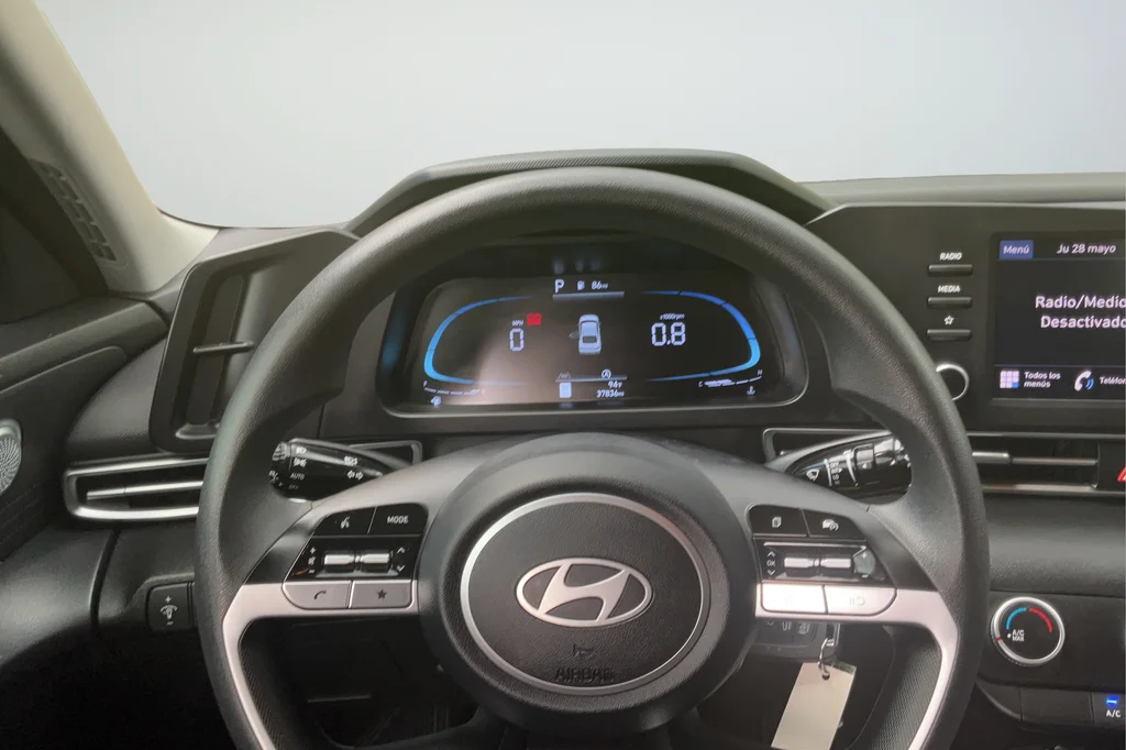 2024 Hyundai Elantra SE - Photo 14