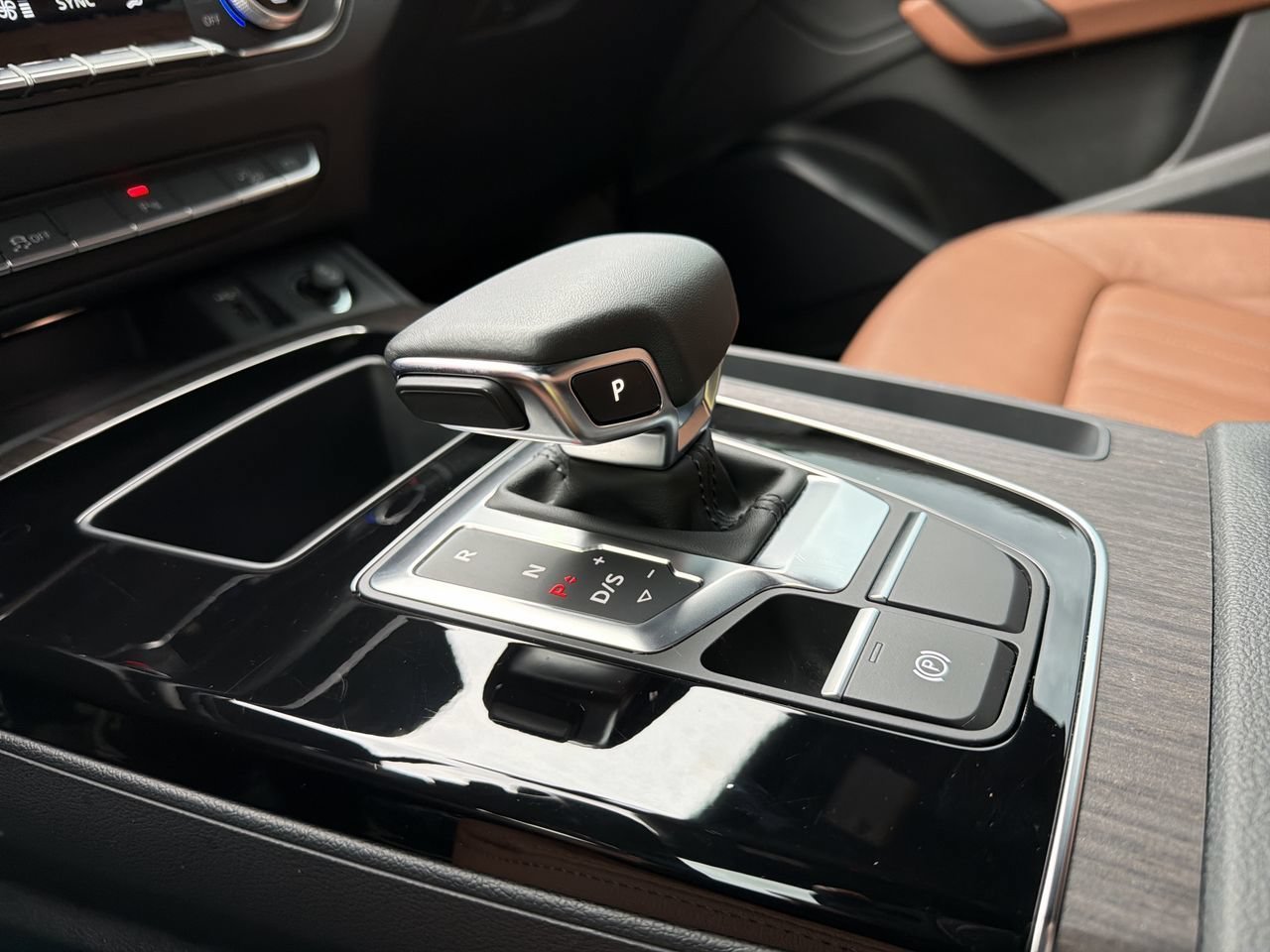 Used 2024 Arkona White Audi 40 Premium image 24