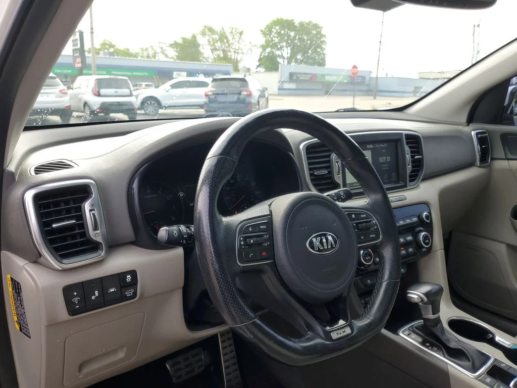 Used 2018 White Kia SX image 21