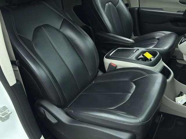 Used 2023 White Chrysler Touring L image 31