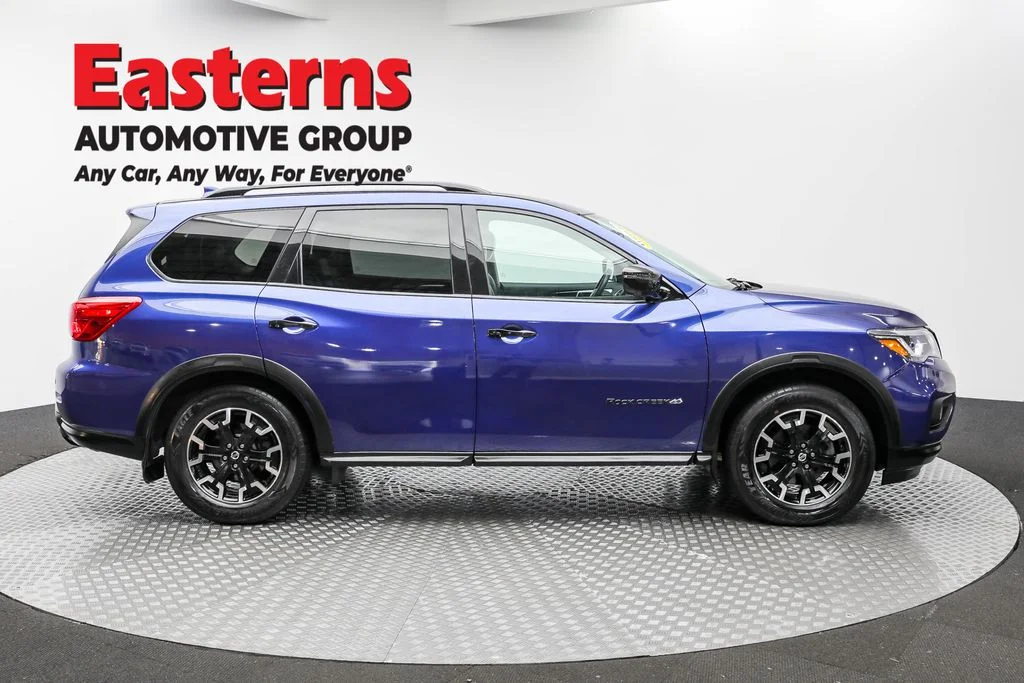Used 2020 Blue Nissan SL image 4