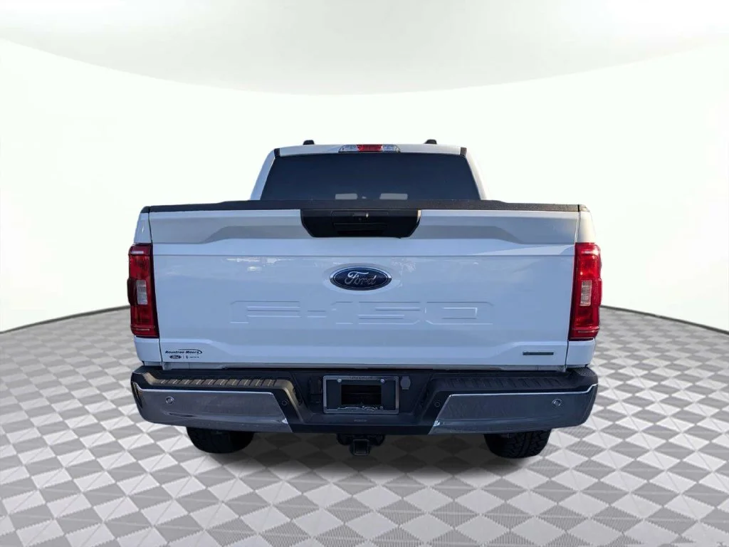 Certified Used 2023 Oxford White Ford XLT image 4