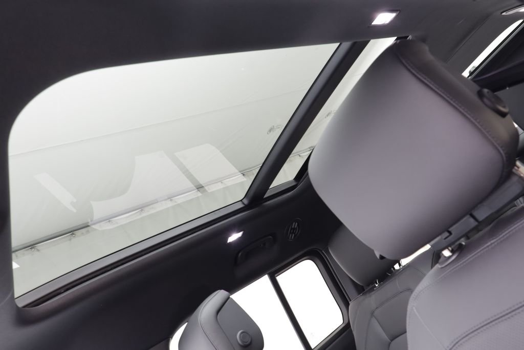 New 2026 Santorini Black LAND ROVER X-Dynamic SE image 15