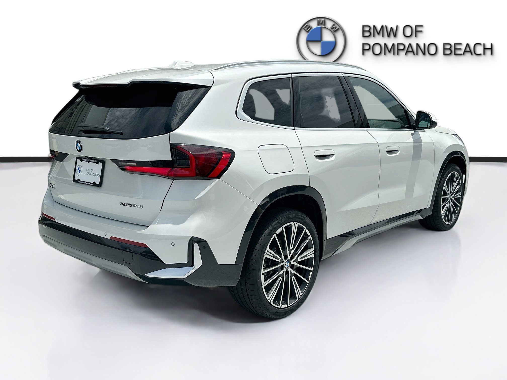 New 2026 Mineral White Metallic BMW xDrive28i image 6