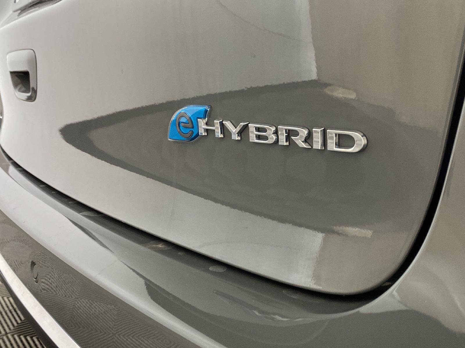 Used 2023 Ceramic Gray Clearcoat Chrysler Hybrid Limited image 17