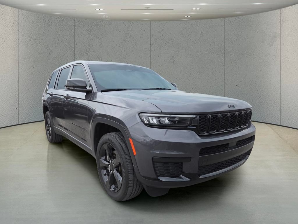 Used 2023 Baltic Gray Metallic Clearcoat Jeep Altitude image 13