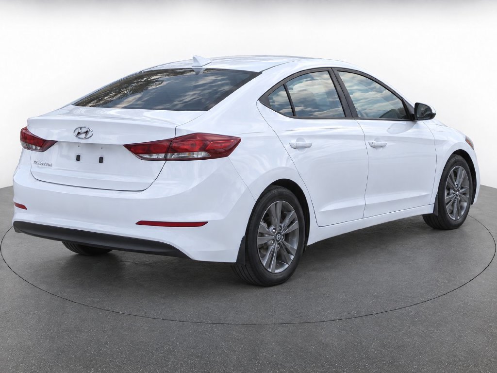 Used 2018 White Hyundai SEL image 4