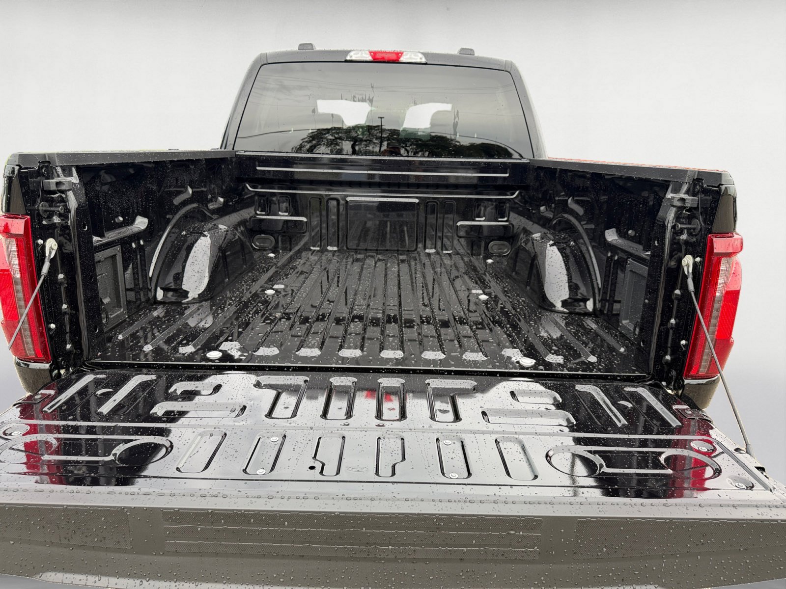 New 2026 Agate Black Metallic Ford XLT image 19