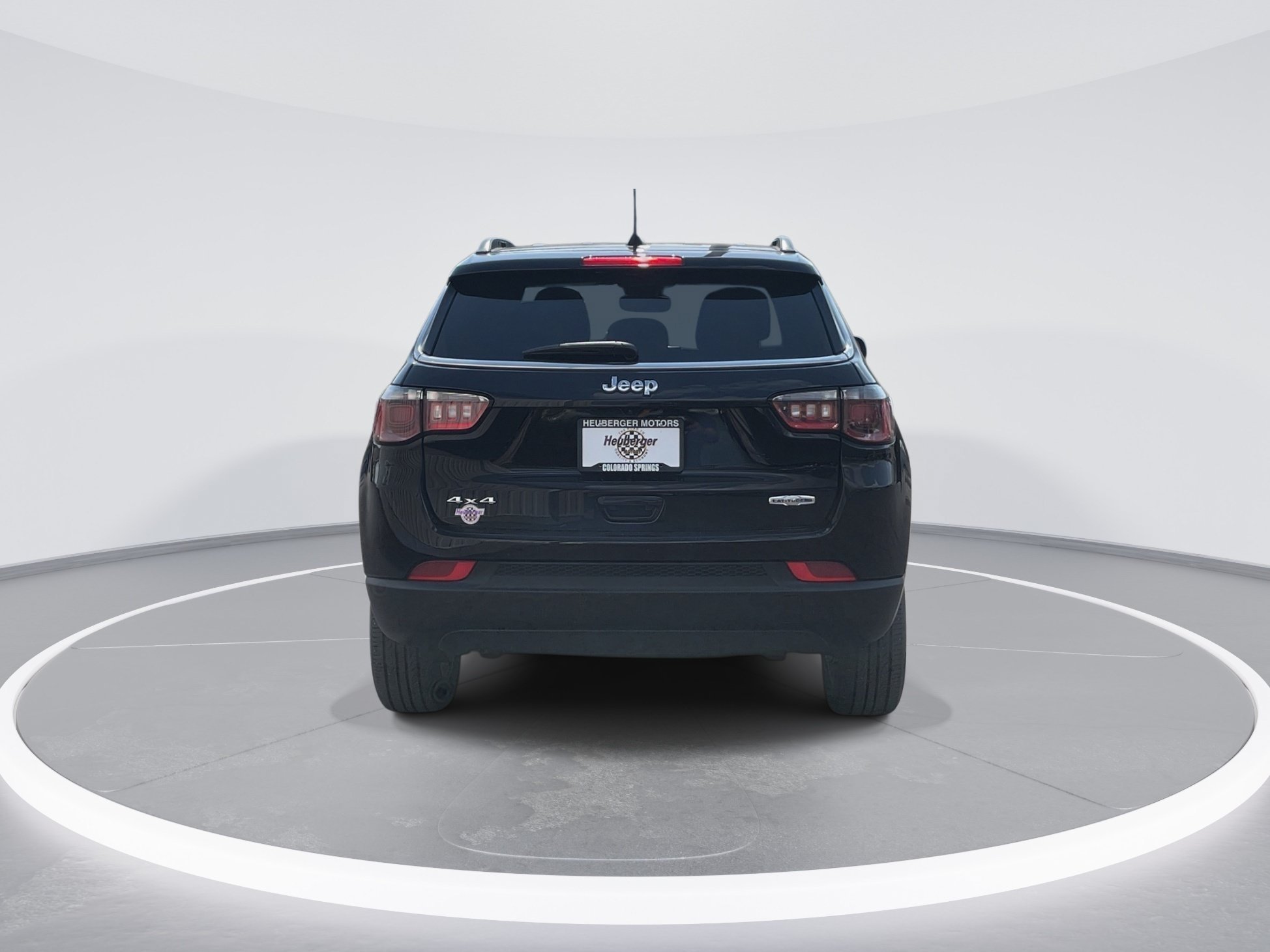 Used 2024 Diamond Black Crystal Pearlcoat Jeep Latitude Lux image 6