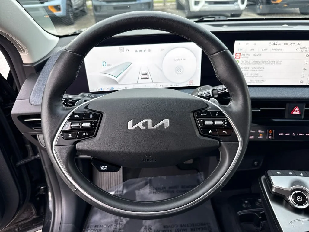 Certified Used 2023 Black Kia Wind image 14