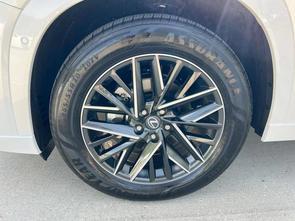 Used 2026 Wind Chill Pearl Lexus 350 Premium image 9