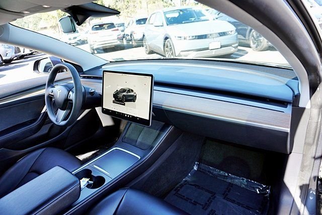 Used 2023  Tesla Base image 9