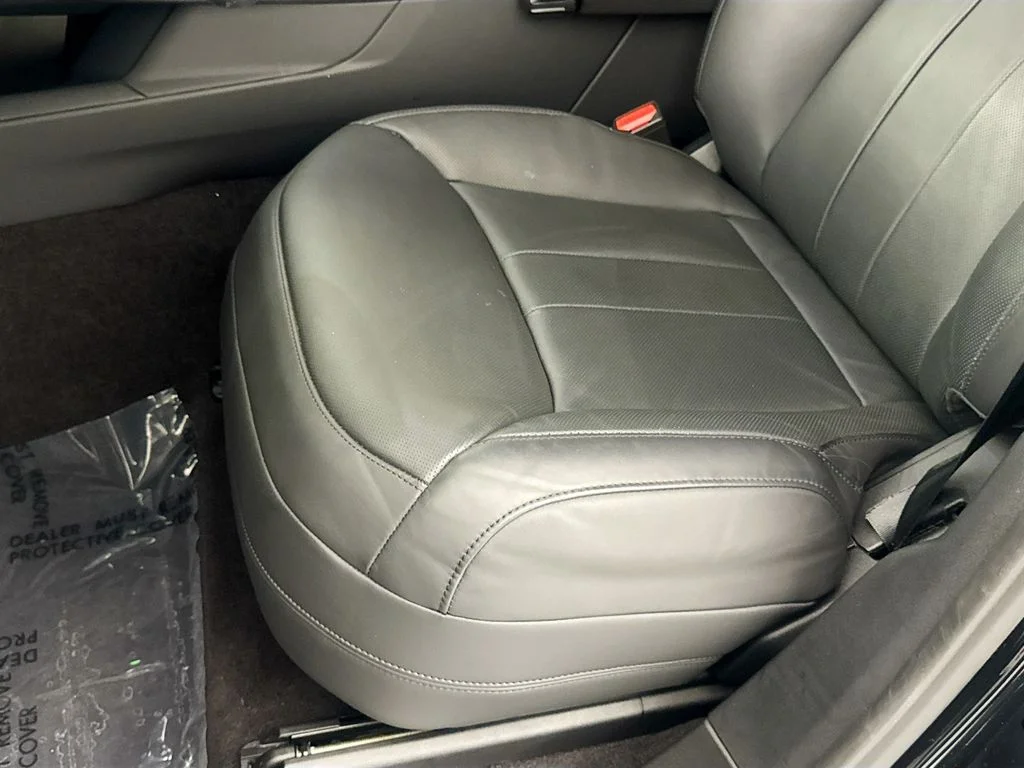 Used 2024 Black Land Rover Dynamic SE image 20