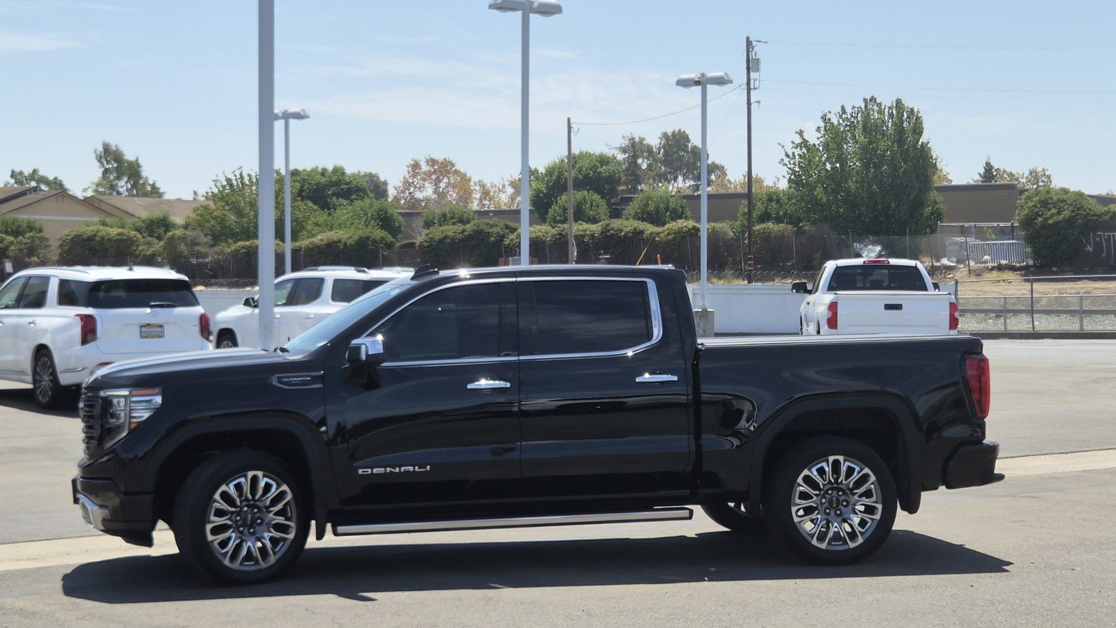Used 2025 Onyx Black GMC Denali Ultimate image 7